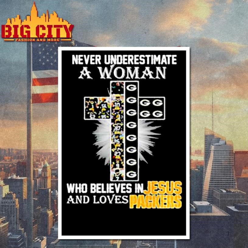 Never underestimate a woman who believe in Jesus and loves Green Bay Packers shirt