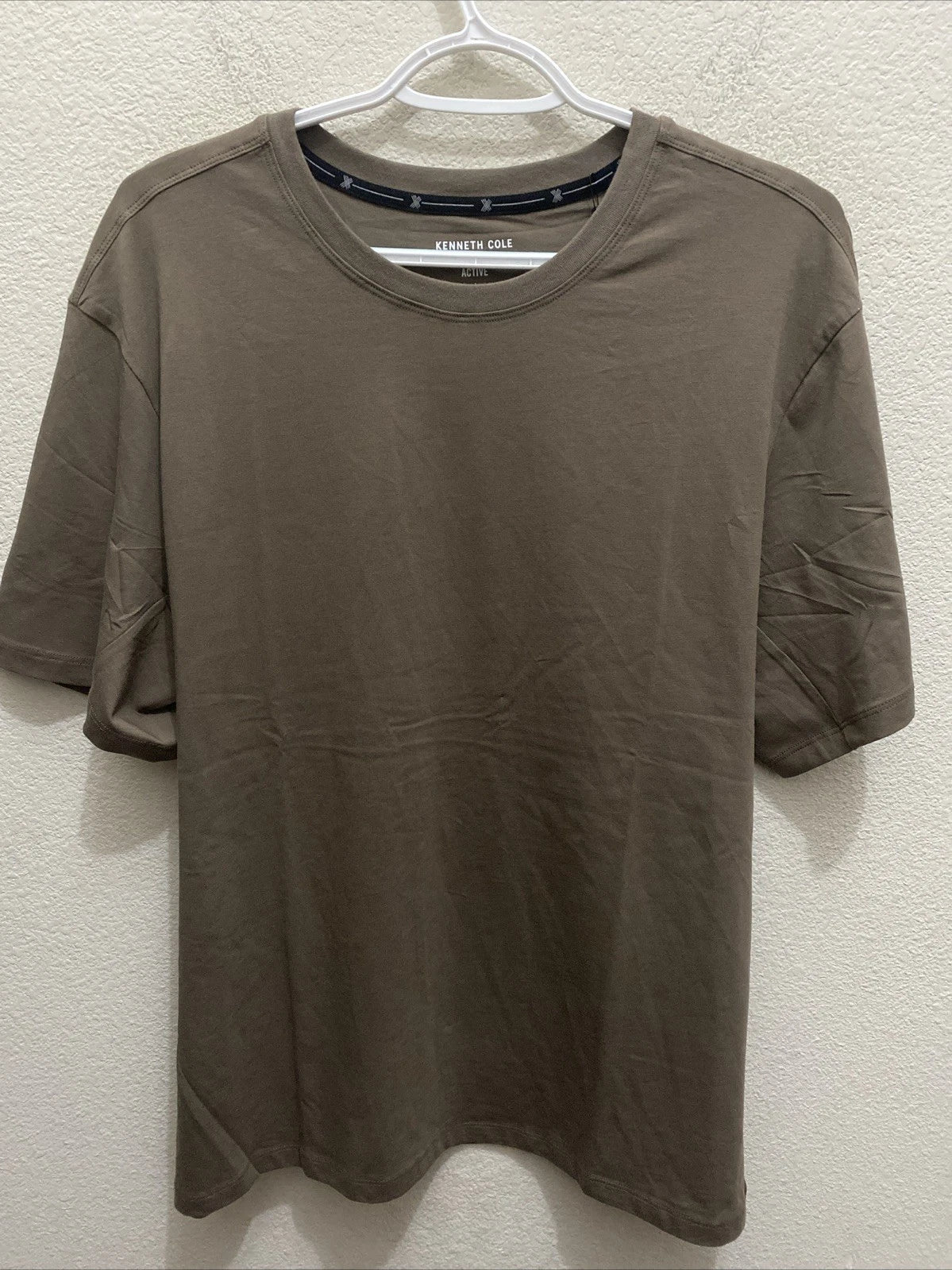 Kenneth Cole Active T-Shirt Large Cocoa Dust Brown Short Sleeve Crew Neck NWT