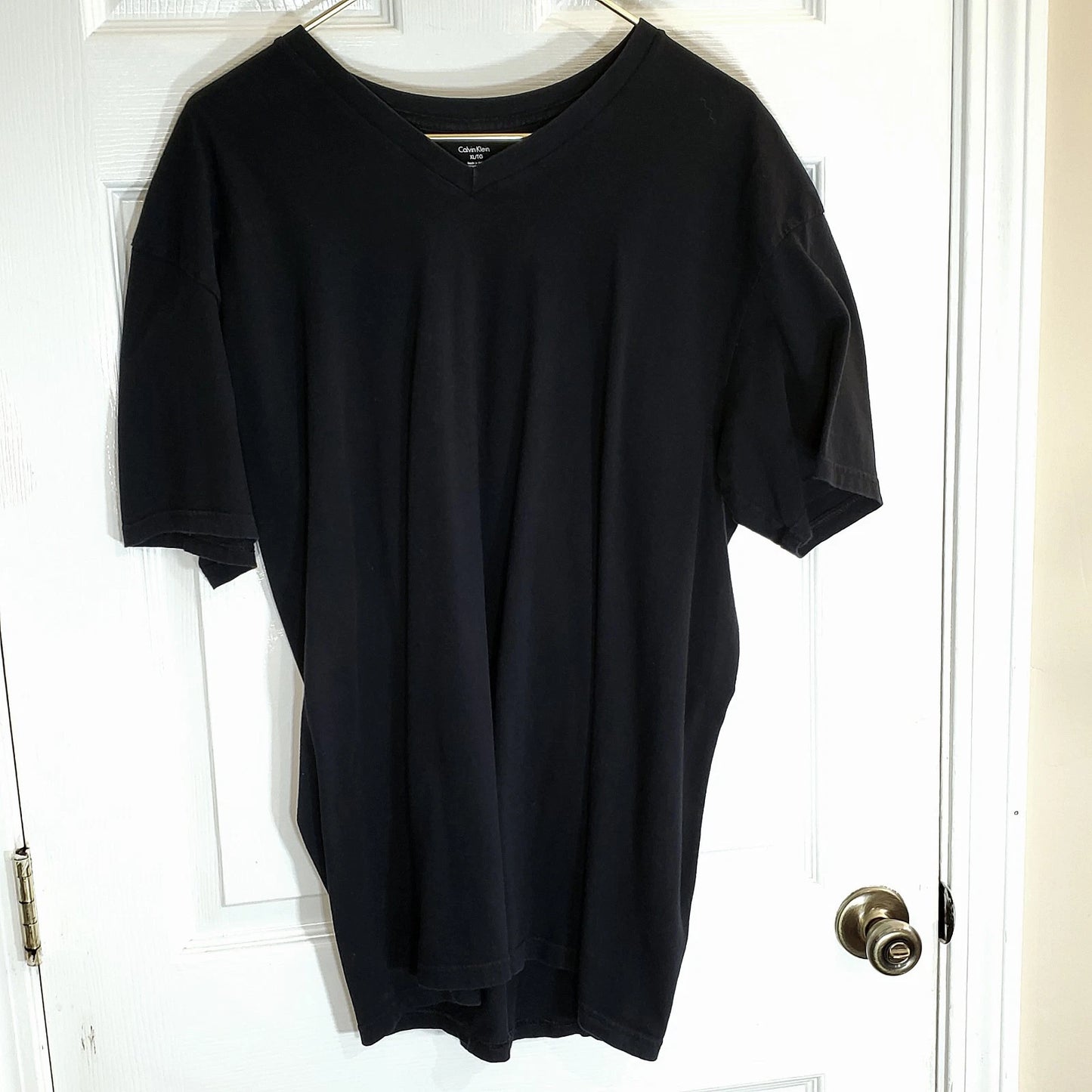1 Calvin Klein Black V-Neck Mens XL Short Sleeve T-Shirt Soft CLEAN Flawless