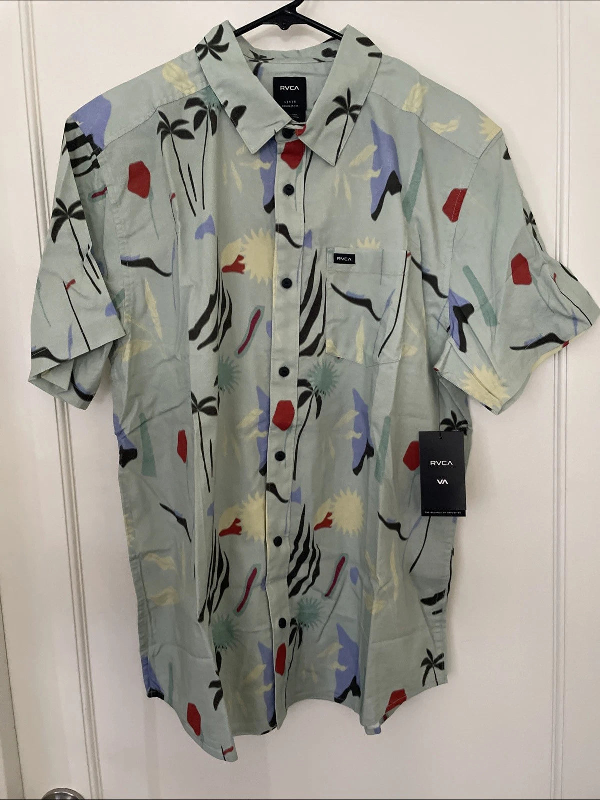 New RVCA Artist Network Polka Dot Street Style Designer Button Font Shirt Size L