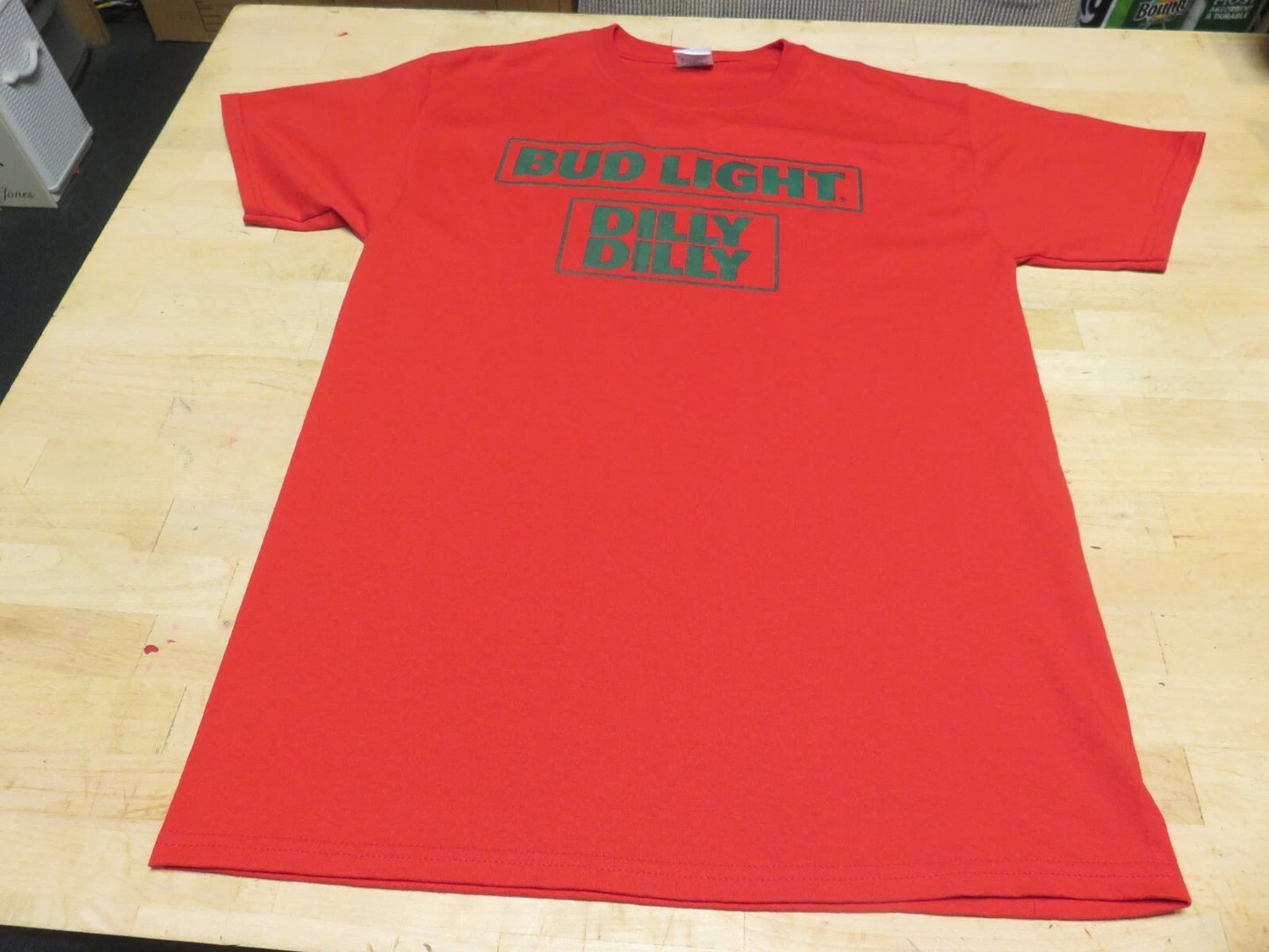 Bud Light T Shirt Tee Size M Dilly Dilly Budweiser Anheuser Bush, red**Green J