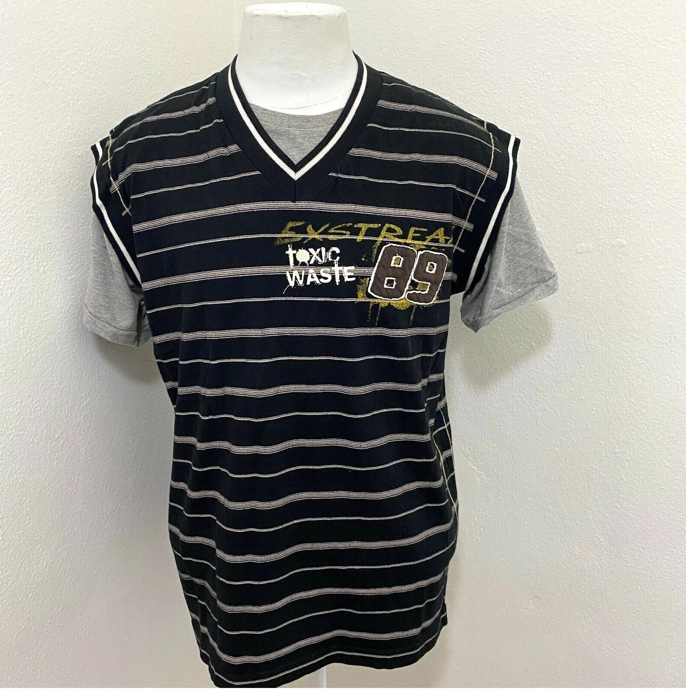 Toxic Waste Men's Size L Black Stripe Cotton Short Sleeve V-Neck T-Shirt