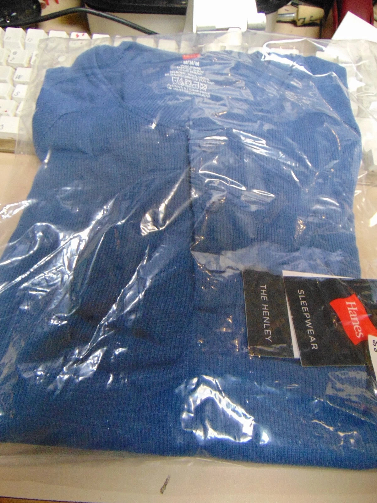 Hanes Men's Long-Sleeve Henley Shirt SLEEPWEAR 95% cotton 3 button Medium SOFT