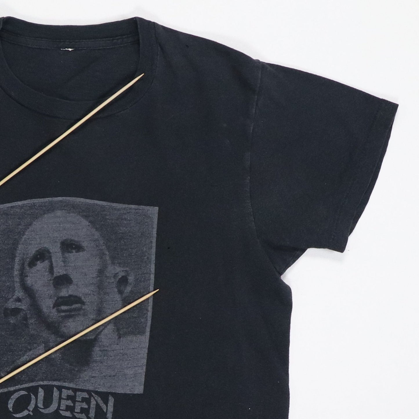 1977 Queen News Of The World Shirt Style004