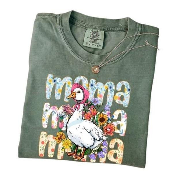 Comfort Colors Groovy Mama Goose T-Shirt, Floral Retro Goose Tee, Boho Coquette Bow Shirt, Vintage Aesthetic Duck Lover Gift, Trendy Mom Shirt