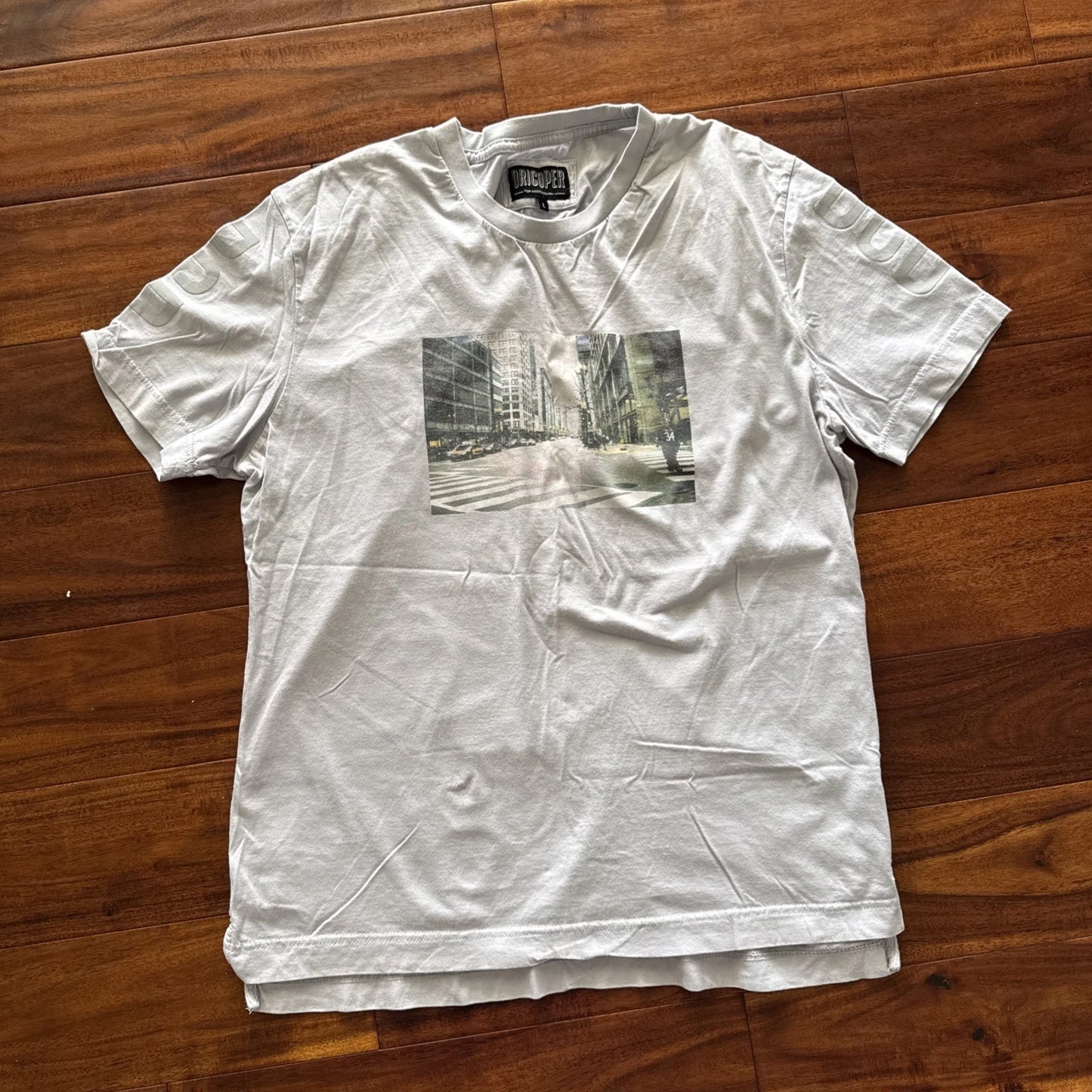 DRICOPER Men's Graphic Tee Street Scene Print Light Gray Size Large Cotton