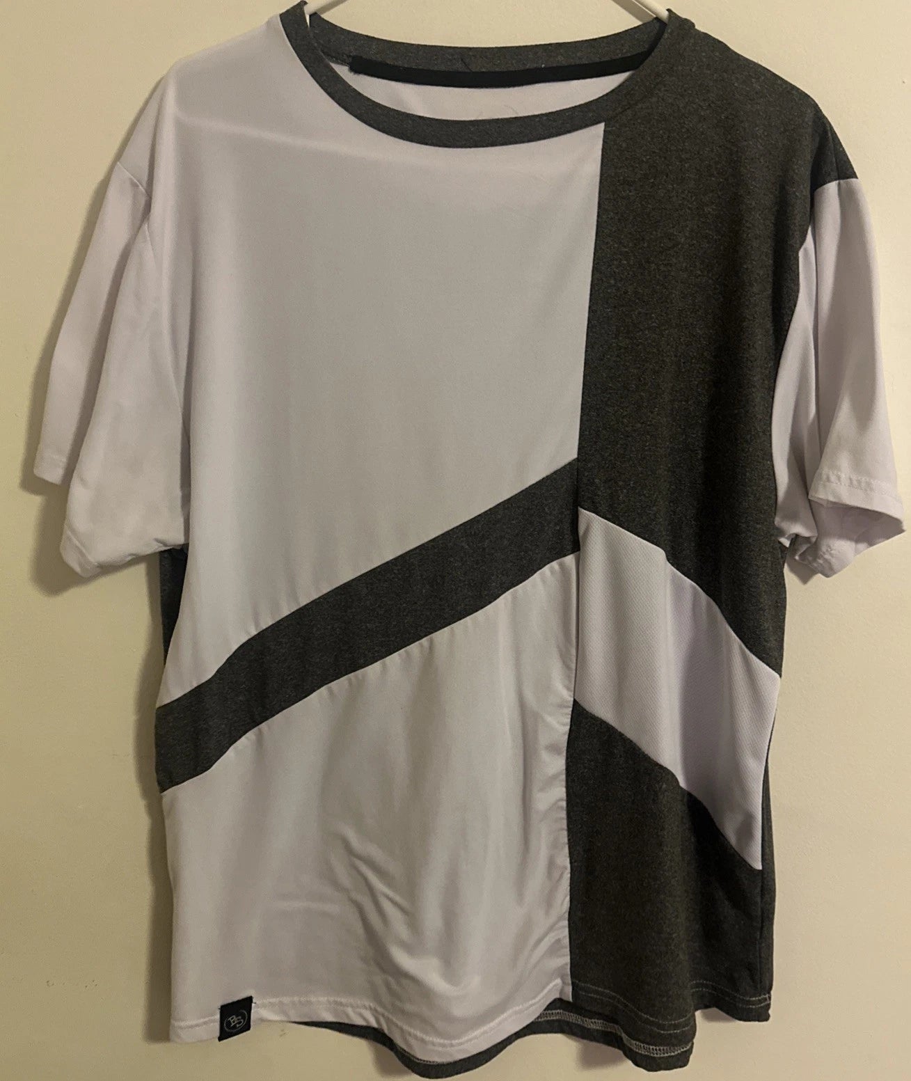 MENS SHORT SLEEVE GREY BLACK AND WHITE SHIRT SIZE MEDIUM