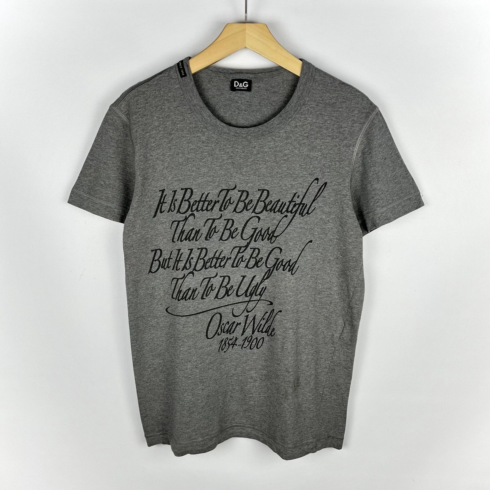 Men’s Dolce & Gabbana Oscar Wilde Slogan Big Logo T Shirt Grey Size 48 Designer