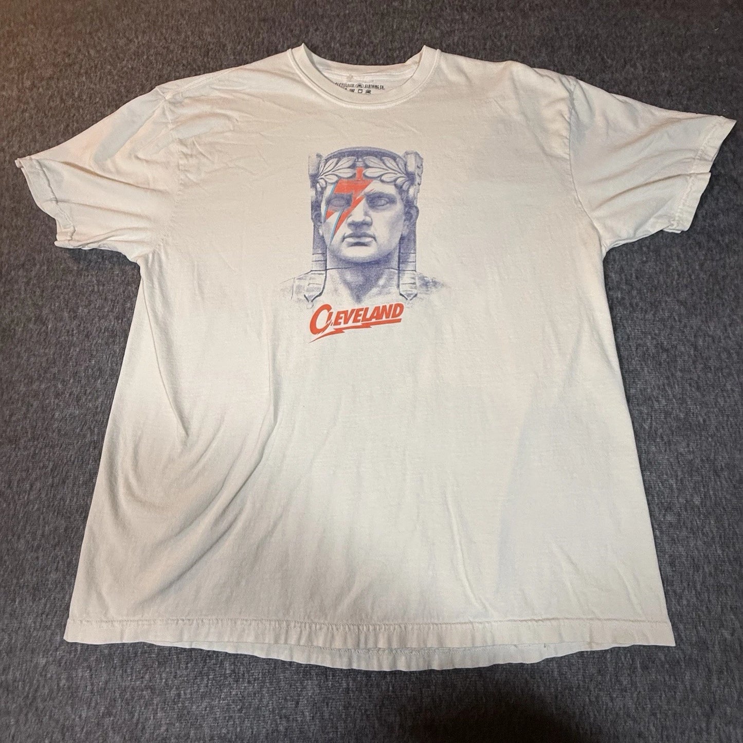 Cleveland Clothing Co Men's Glam Rock Guardian Crew T-Shirt Ivory XXL 2XL X85