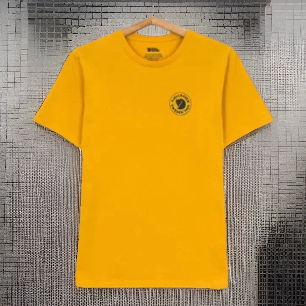 Fjallraven 1960 Logo Tee - 100% Premium Cotton Men's T-Shirt - Ochre - Size L