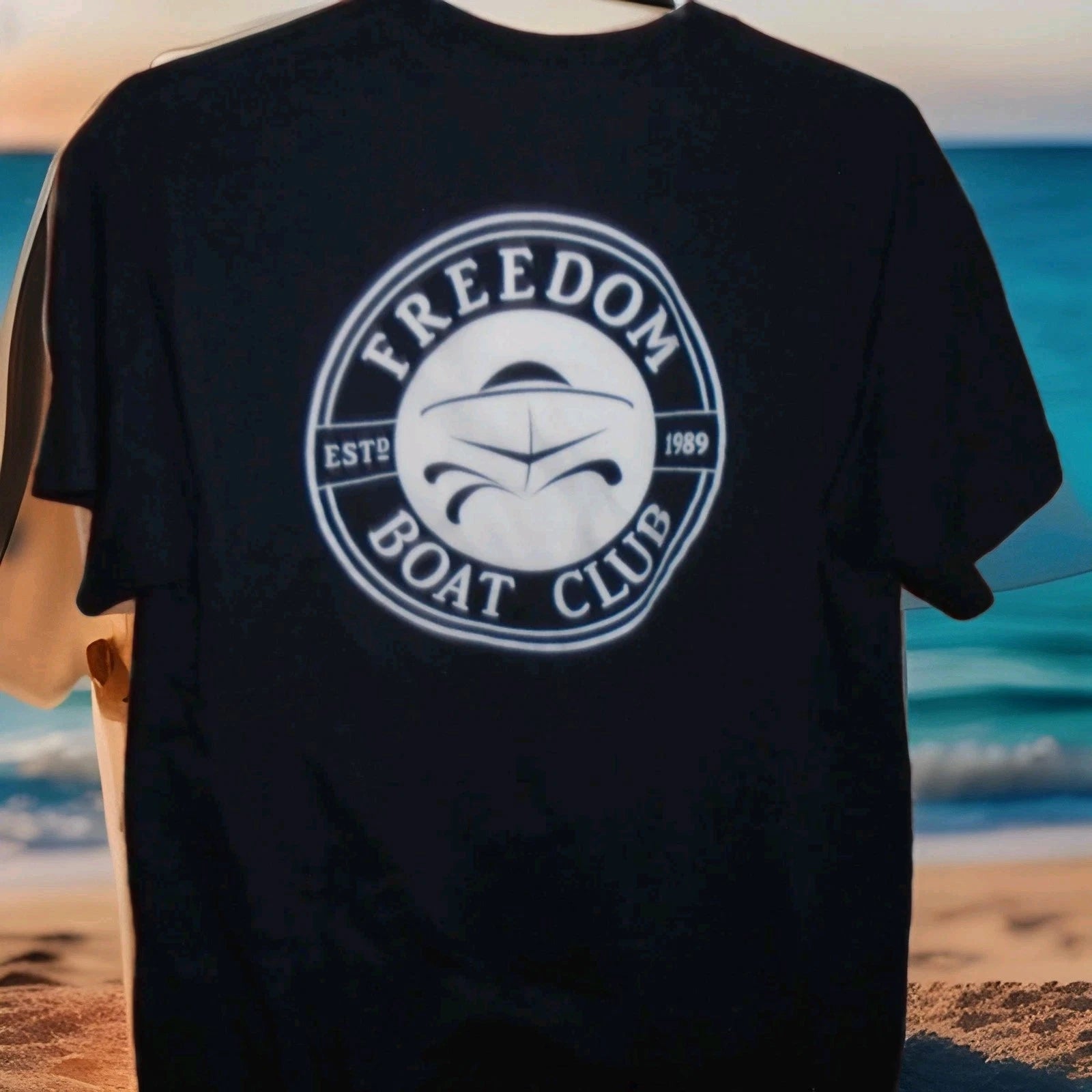 FREEDOM BOAT CLUB MENS SHORT SLEEVE TSHIRT SIZE LARGE-NEVER WORN
